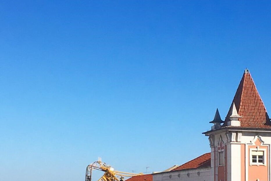 Grua caiu na Avenida António Augusto Aguiar