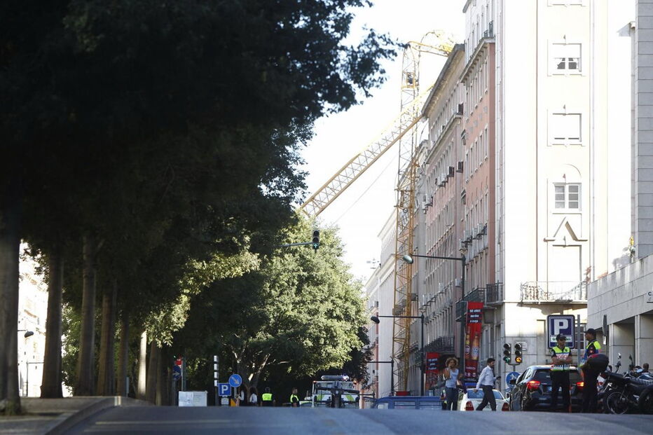  Grua caiu na Avenida António Augusto Aguiar