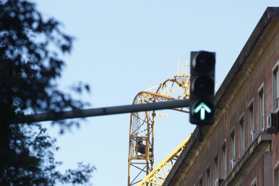  Grua caiu na Avenida António Augusto Aguiar