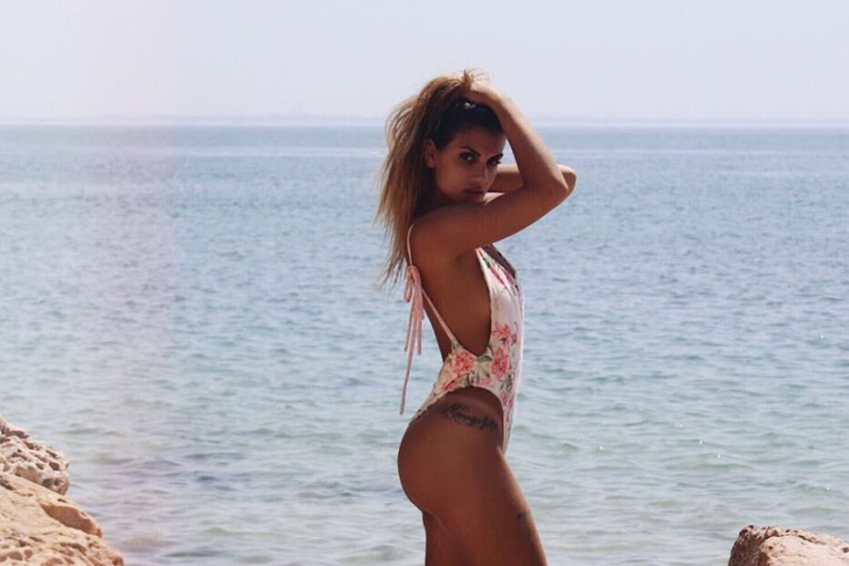 Liliana sensual nas fotos de divulgação da coleção