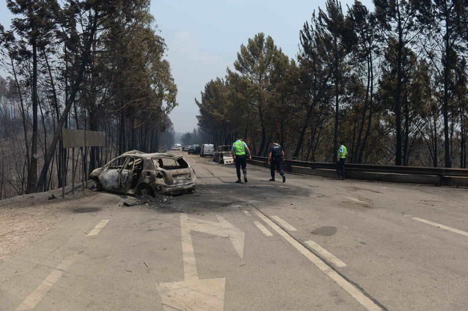Na estrada 236-1 foram  encontradas 47 pessoas mortas, a maioria carbonizada e no interior das viaturas que se despistaram