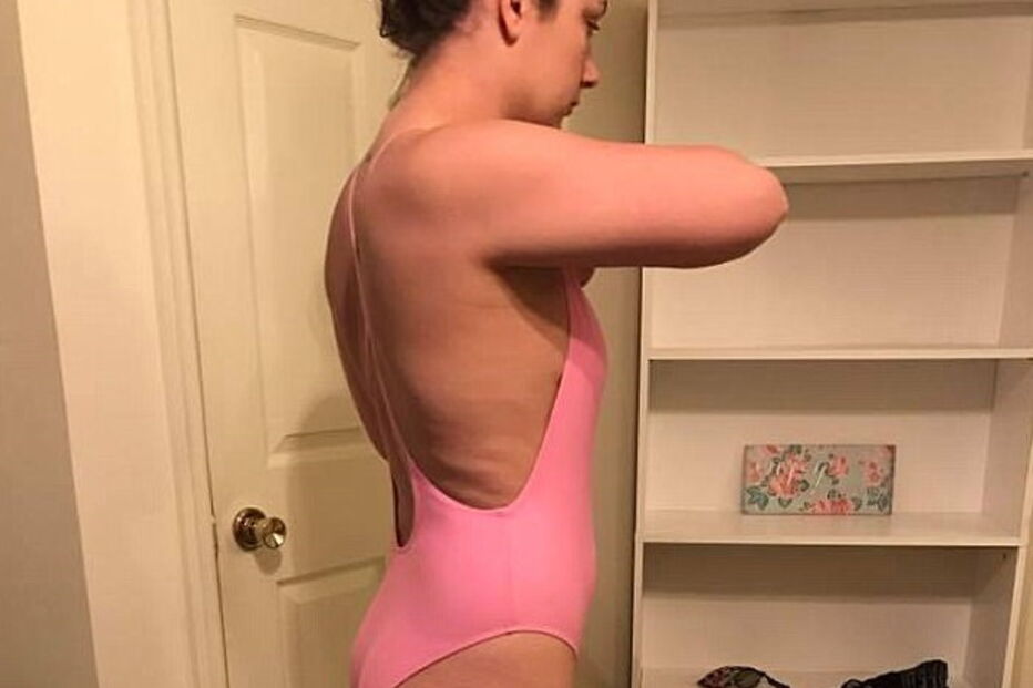 Convidada a sair de piscina por excitar os homens