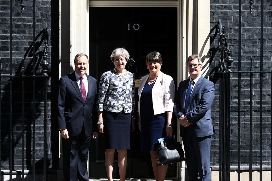 Theresa May reuniu-se com Arlene Foster e o partido unionista em Londres