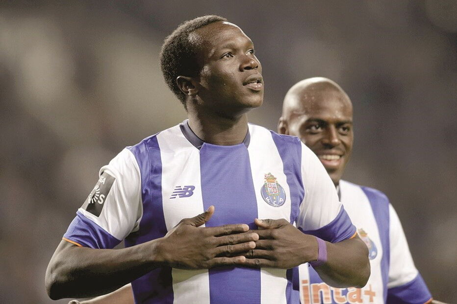 Camaronês Aboubakar tem contrato com os dragões até 2018 