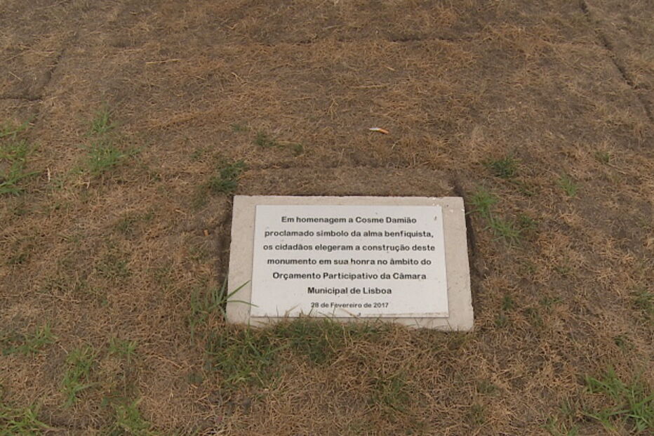 Monumento a Cosme Damião junto ao Estádio da Luz foi vandalizado