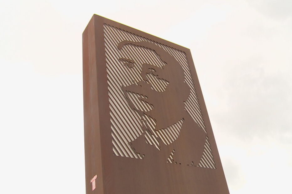 Monumento a Cosme Damião junto ao Estádio da Luz foi vandalizado