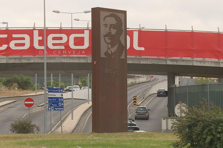 Monumento a Cosme Damião junto ao Estádio da Luz foi vandalizado
