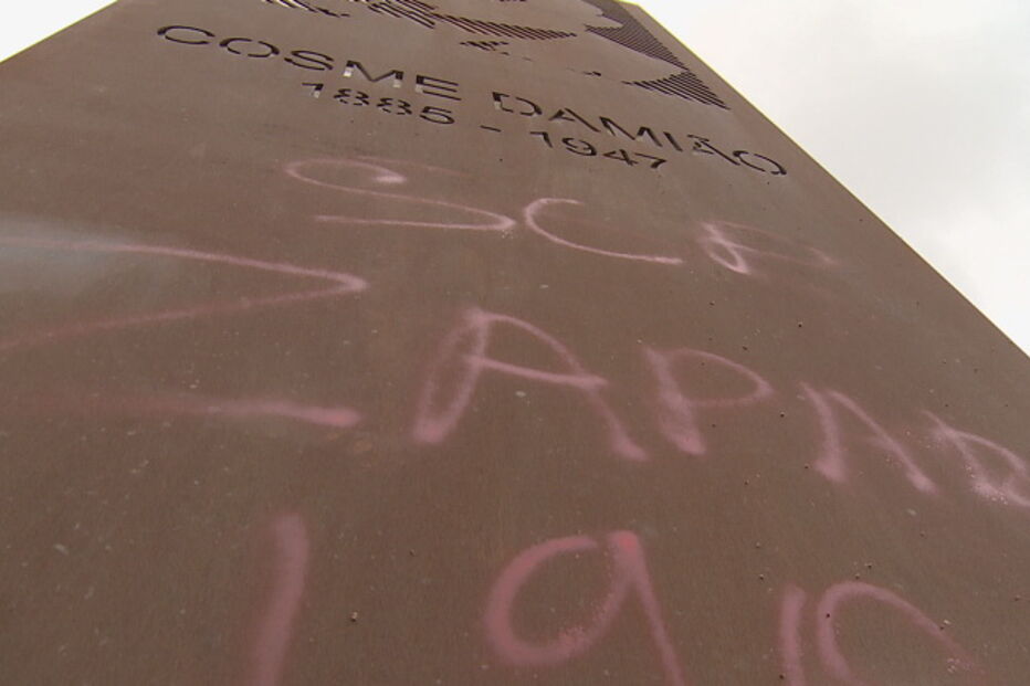Monumento a Cosme Damião junto ao Estádio da Luz foi vandalizado