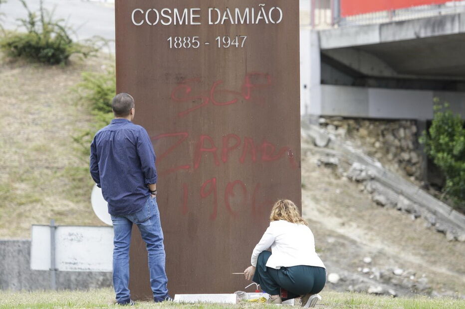 Inscrições no monumento a Cosme Damião foram removidas