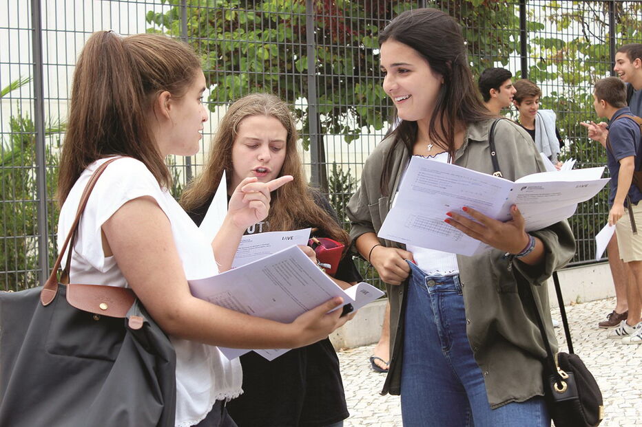 Estudantes compararam respostas à saída do exame