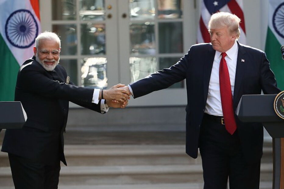 Trump ao lado de Narendra Modi