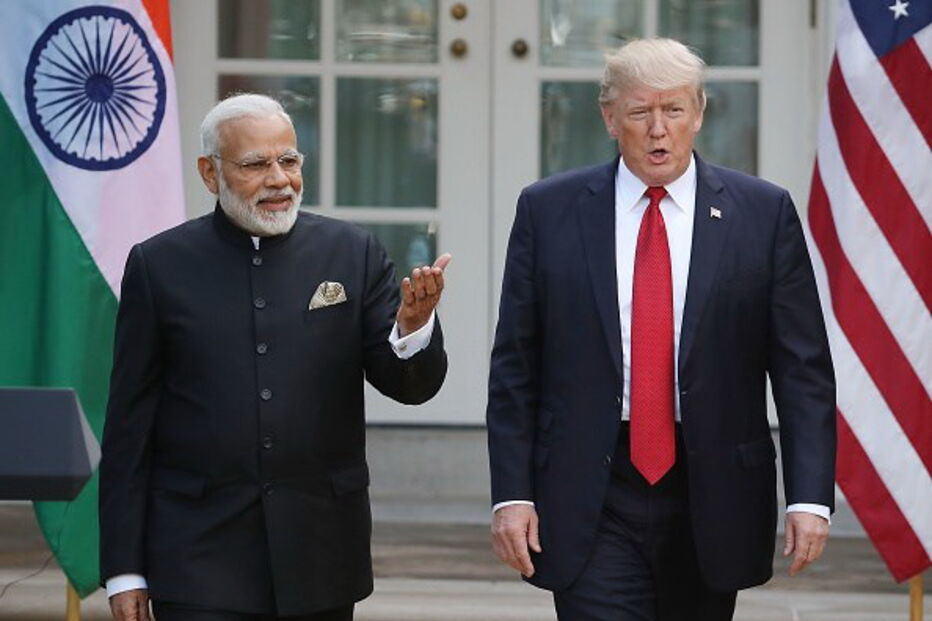 Trump ao lado de Narendra Modi