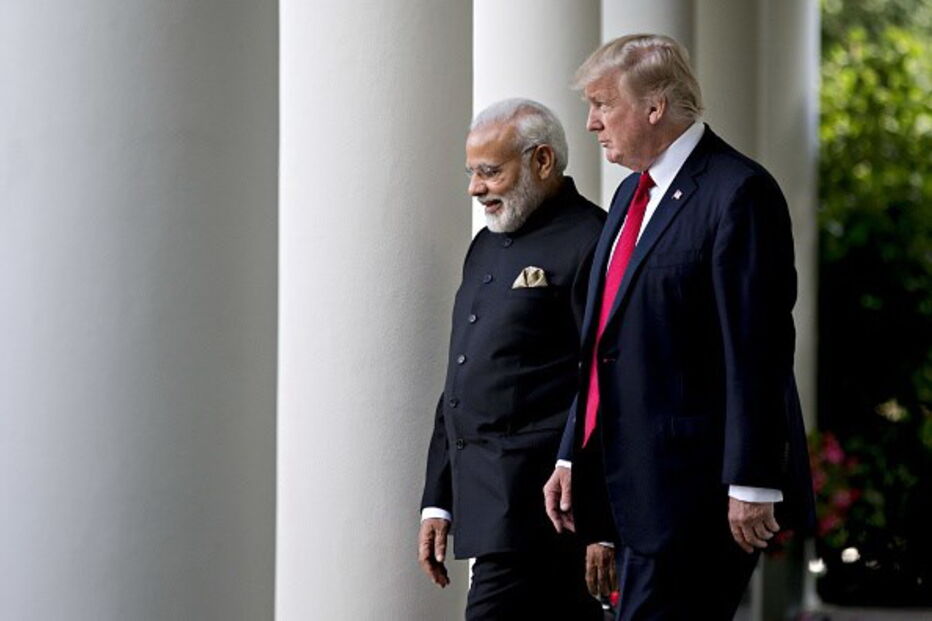 Trump ao lado de Narendra Modi