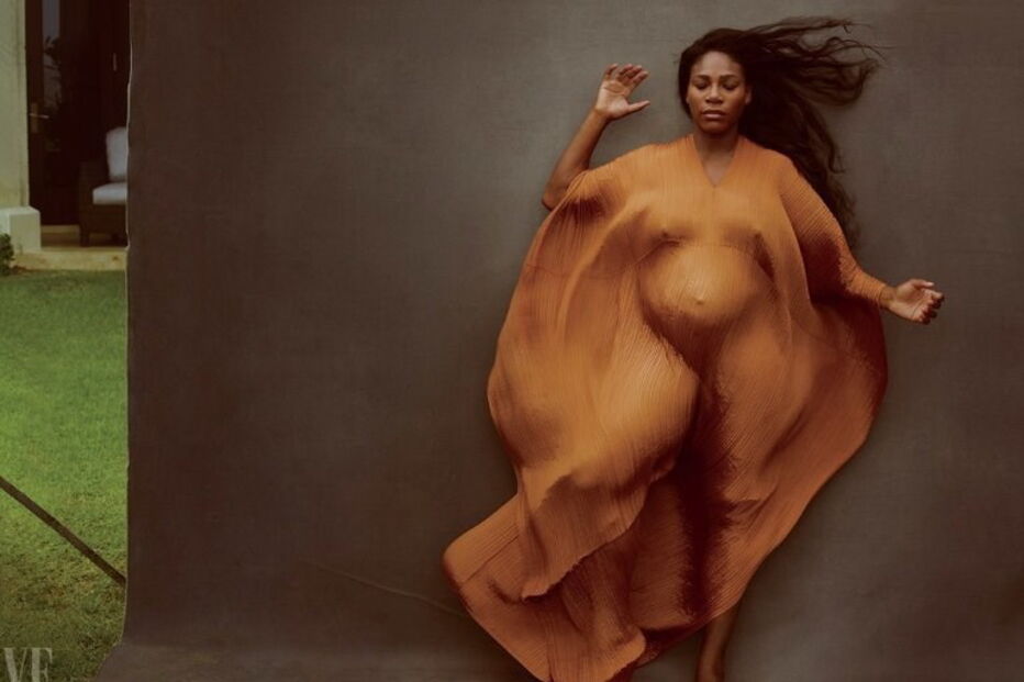 Serena Williams despiu-se para fazer capa de revista
