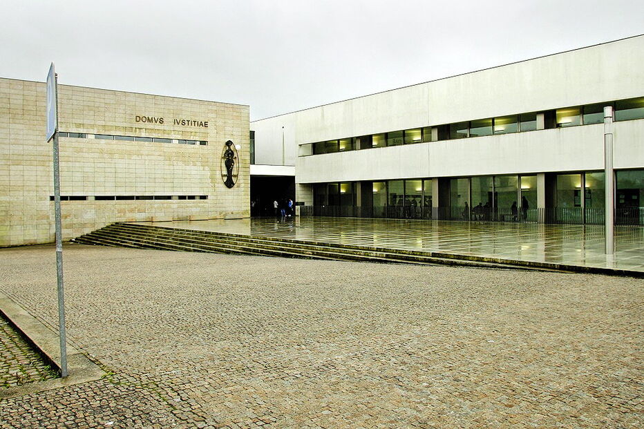 Os três detidos, acusados de burla agravada e associação criminosa, são hoje presentes no Tribunal de Famalicão 