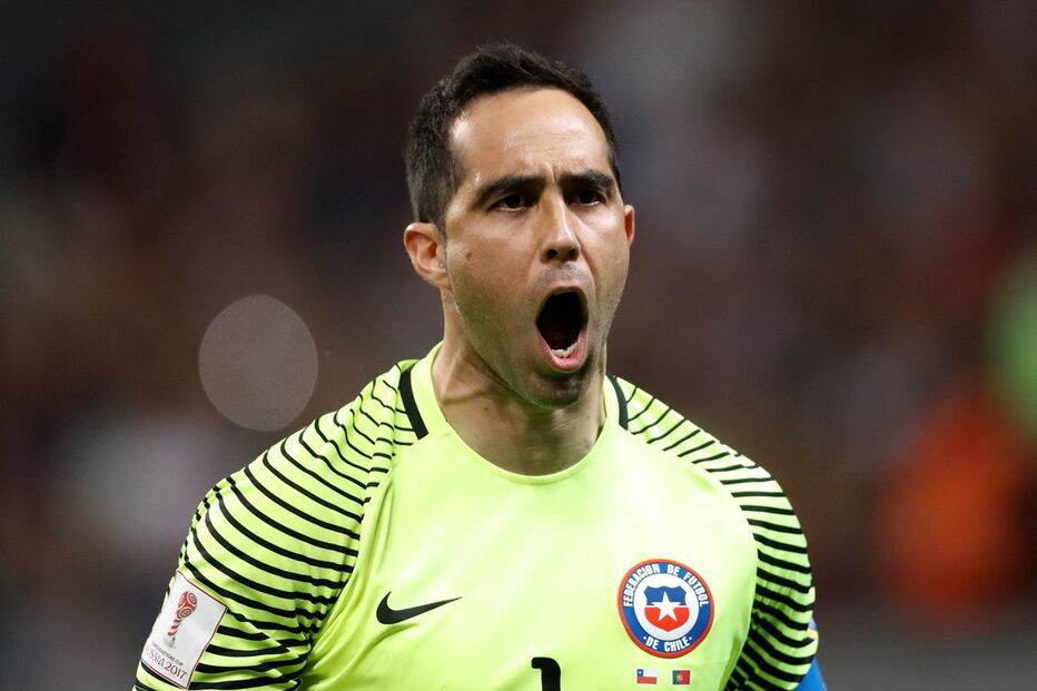 O experiente guarda-redes do Chile Claudio Bravo