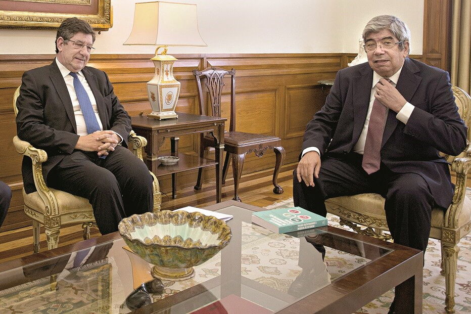 presidente da Assembleia da República, Entidade Reguladora para a Comunicação Social, ERC, Ferro Rodrigues, Parlamento, PS, PSD, Arons de Carvalho, Carlos Magno, Luísa Roseira, Raquel Alexandra, Rui Gomes, Mário Mesquita, RTP, João Pedro Figueiredo, Fátima Resende Lima, assessor, Francisco Azevedo e Silva, política, eleições, economia, negócios e finanças, partidos e movimentos