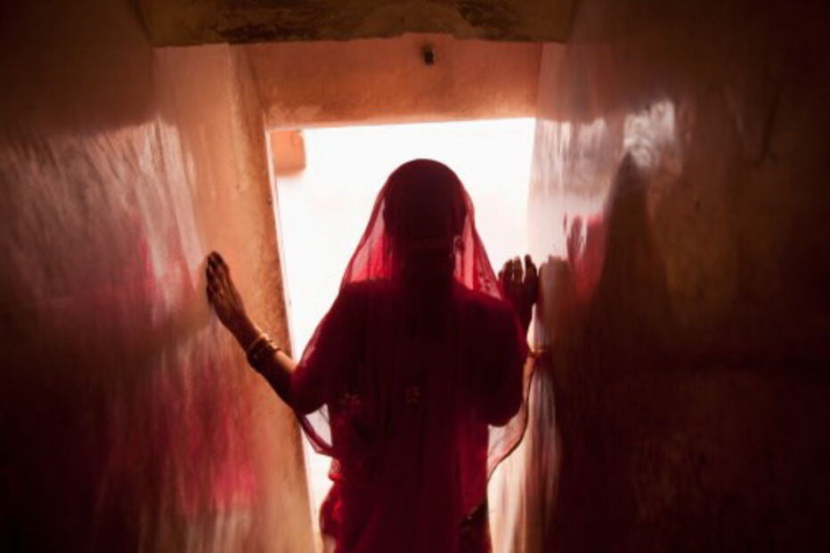 Mulher esmagou testículos do sogro