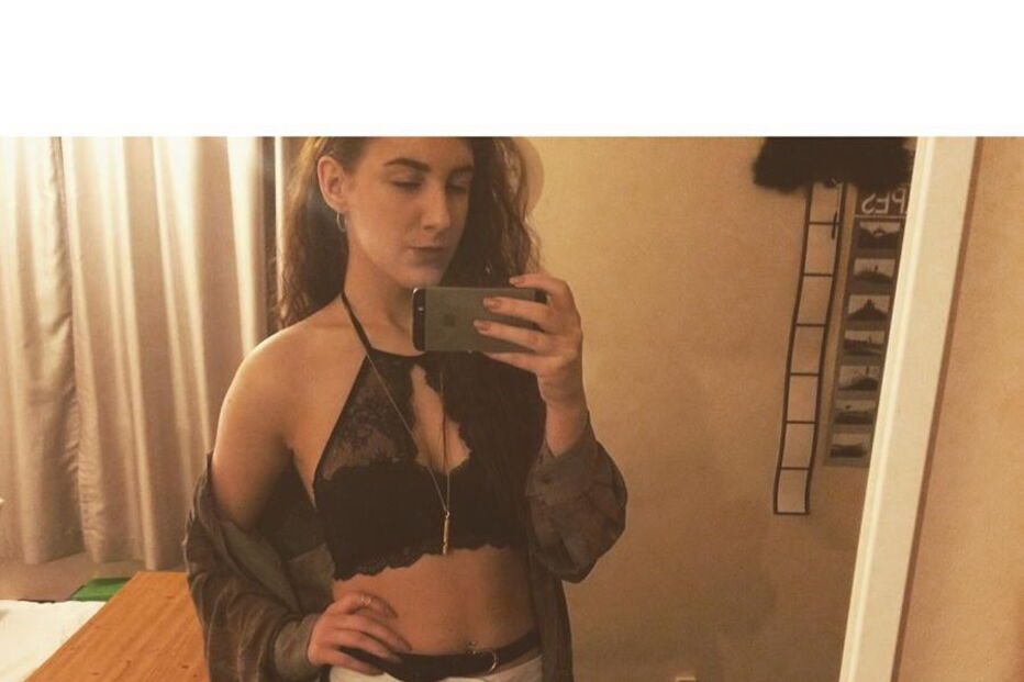 Mulher envia fotografias de homens nus às mães