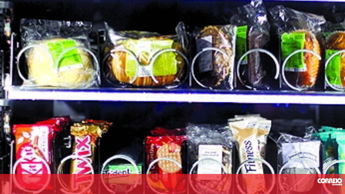 Food bags sold in mobile homes or vending machines are excluded from the fee.