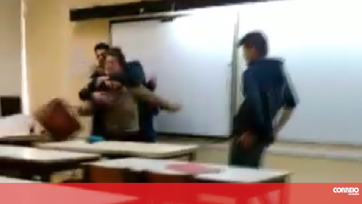 Professor gay humilhado na sala de aula Portugal Correio da Manhã