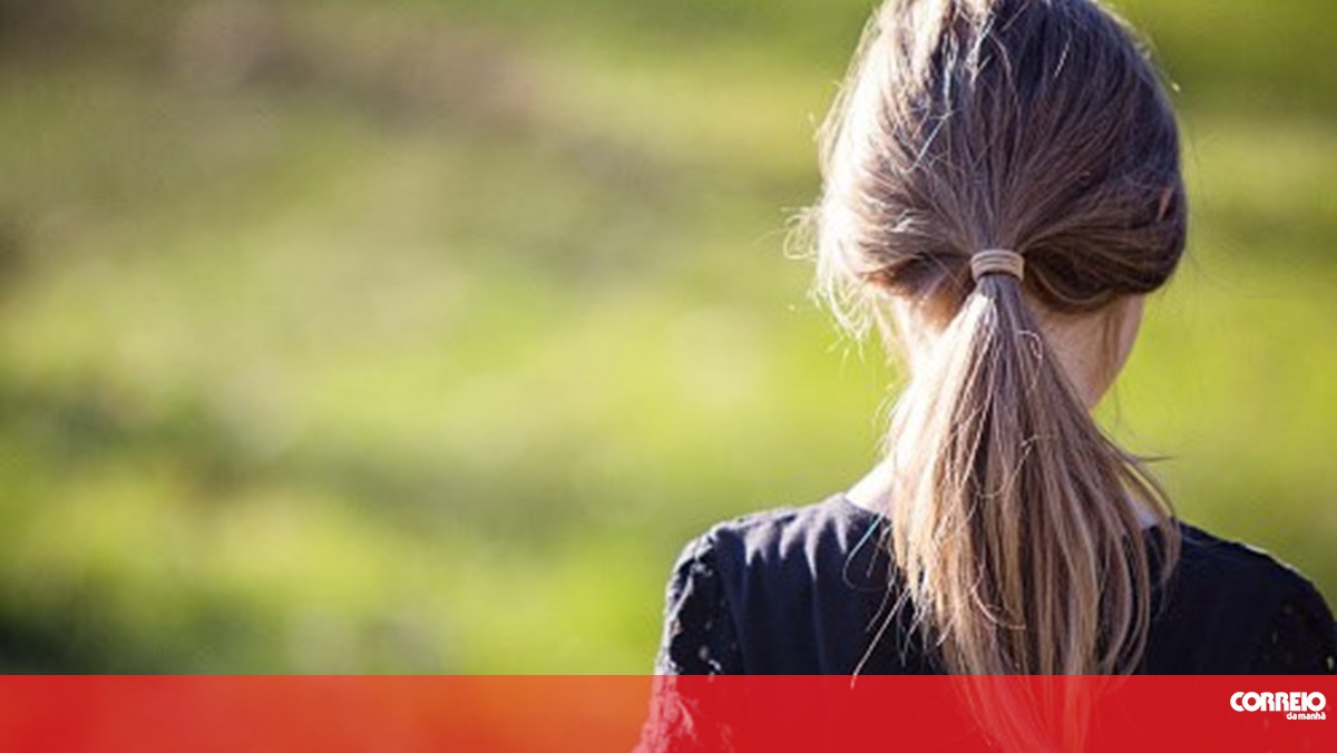 Menor de 16 anos forçada a fazer sexo em cima de colchão - Portugal imagem