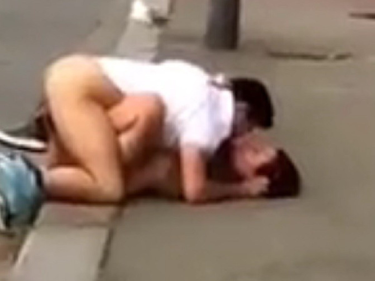 Sexo filmado no meio da rua leva a investigação - Mundo foto foto