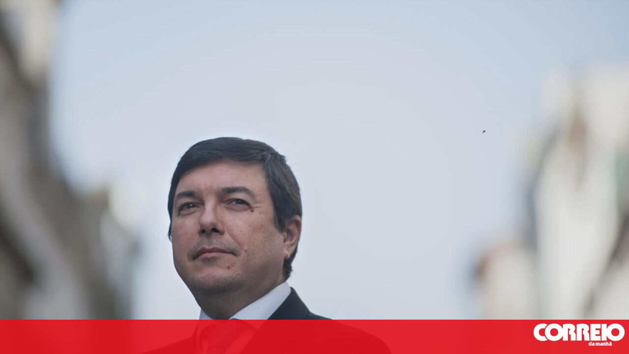 Álvaro Almeida: O Novo Líder do SNS - Economista e Especialista em Saúde Pública