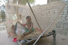 Julie, de 7 anos, foi agora ajudada pela Fundação Chhanv