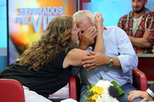 Reencontra filhas ao fim de 28 anos