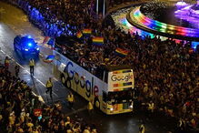 Jesus Generelo, Madrid, Pelos, Grã-Bretanha, LGBTI, Estados Unidos, Nova Iorque, presidente, União Europeia, Chechénia, Rússia, Organização Mundial de Saúde, 10.º Festival do Orgulho Gay, Londres, Toronto, Espanha, questões sociais