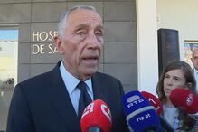 O Presidente da República, Marcelo Rebelo de Sousa, falou aos jornalista durante visita ao Hospital de Sant'ana