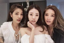 Sharon (à esq.), de 36 anos, a mãe (centro), de 63 e Lure Hsu, de 41