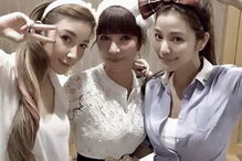 Lure Hsu (à esq.), de 41 anos, a mãe (centro), de 63 e Sharon, de 36