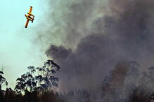 Foram mobilizadas duas dezenas de meios aéreos que ajudaram no combate aos fogos