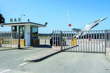 militares, fortuna, comida, corrupção, Monsanto, Estado-Maior da Força Aérea, Raúl Milhais de Carvalho, Alcides, Alfragide, Direção de Abastecimento e Transportes, País, Amadora, Unidade Nacional de Combate à Corrupção da PJ, DIAP, Lisboa, Estado, major-general, tenente-coronel, coronel, Polícia Judiciária Militar, Zeus