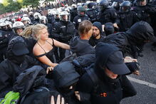 Imagens dos protestos anti-G20 esta quinta-feira em Hamburgo, Alemanha