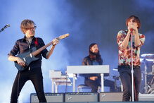 Os Phoenix em concerto no NOS Alive