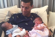 Cristiano Ronaldo com os gémeos Eva e Mateo