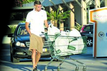 Pepe, compras, craque, jogador, futebol, desporto, Benfica, férias, Algarve