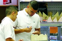 Pepe, compras, craque, jogador, futebol, desporto, Benfica, férias, Algarve