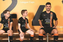 Imagem publicada no Twitter do Wolverhampton com Rúben Neves já com a camisola do clube      