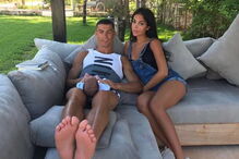 Ronaldo e Georgina com um dos gémeos, Mateo