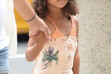 Kim Kardashian assegura que se trata de um vestido com atilhos