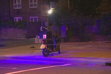 Suspeito terá feito cinco ataques em menos de 90 minutos.