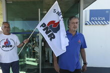 PNR fez ação de protesto em frente à esquadra de Alfragide, na Amadora
