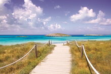 Baleares, Formentera, Illetes, Caribe, Ibiza, Beach Club, Sant Francesc, Mundo, Vespa, Cala Saona a La Mola, Es Calo a Migjorn, Blue Bar, Porto Santo, Espanha, Cayetano Rivera, Naomi Campbell, Isabel Presley, Porto Santo, Cayetano Rivera, Naomi Campbell, Charlotte do Mónaco