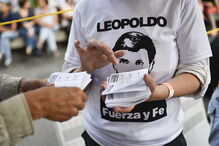 Milhões de venezuelanos votam em referendo contra Maduro