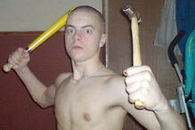 Homem ataca namorada