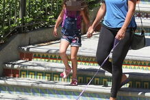 Talinda foi vista num centro comercial com a filha